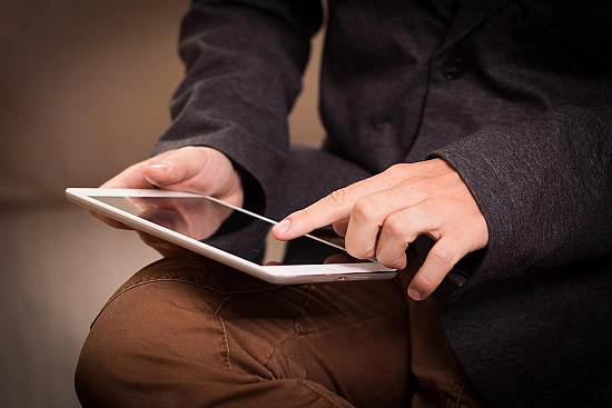 tablet-g86c5a01ab_1280.jpg